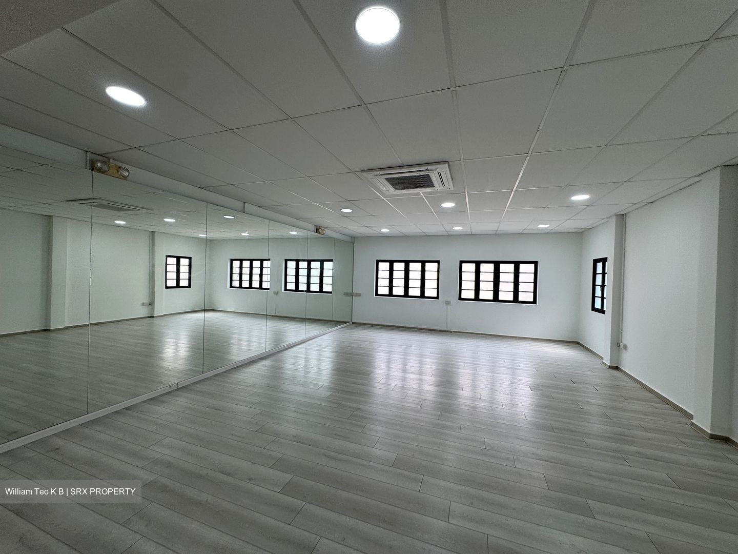 Urban Heritage (D12), Office #479518001